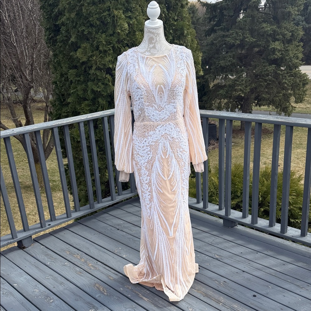 Sequin Ivory/Nude Long-Sleeve Embellished Maxi Dress sz L (Stretchy)
